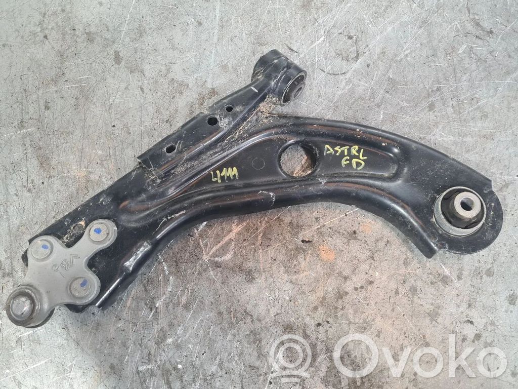 Opel Astra L Wahacz przedni 