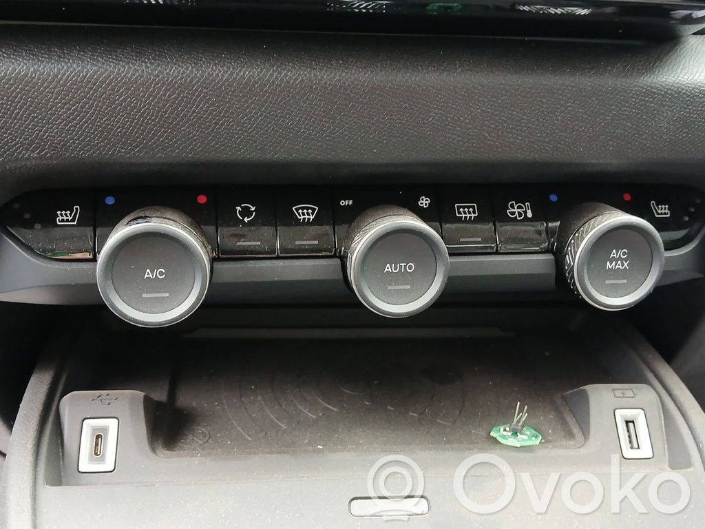 Citroen C4 III e-C4 Panel klimatyzacji 
