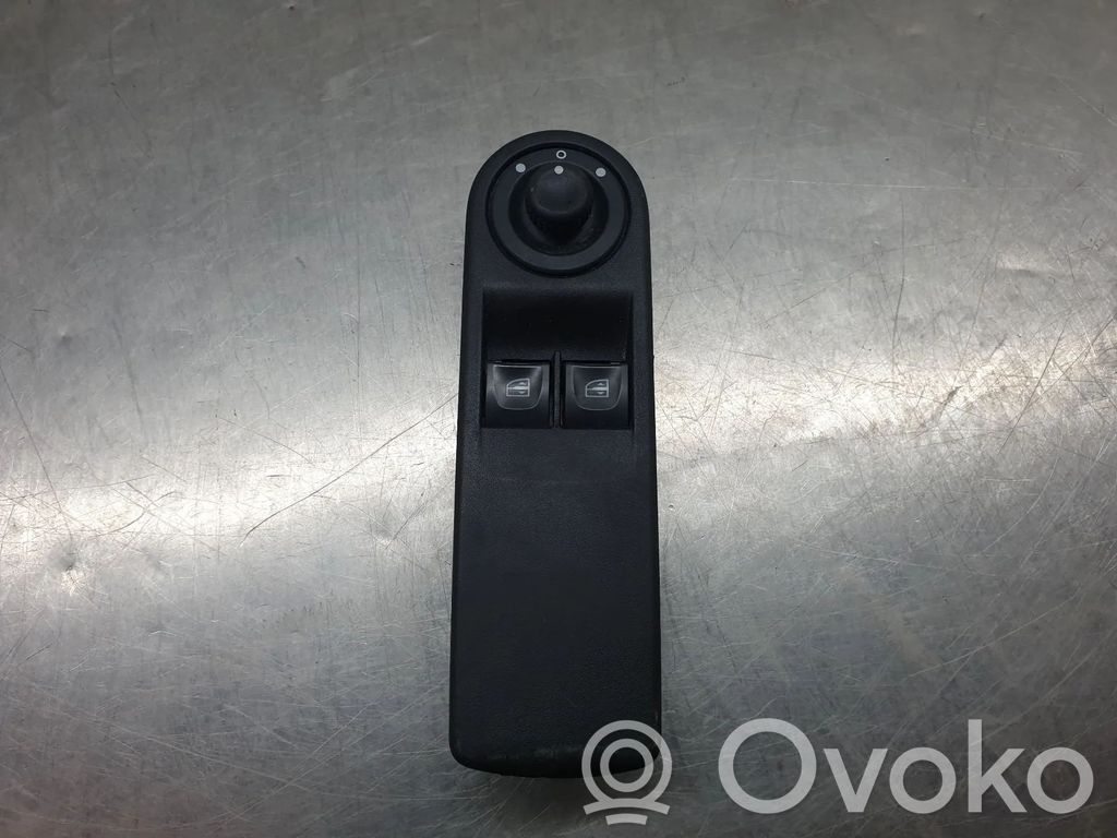Electric window control switch   809611667R,10029897,254118044R