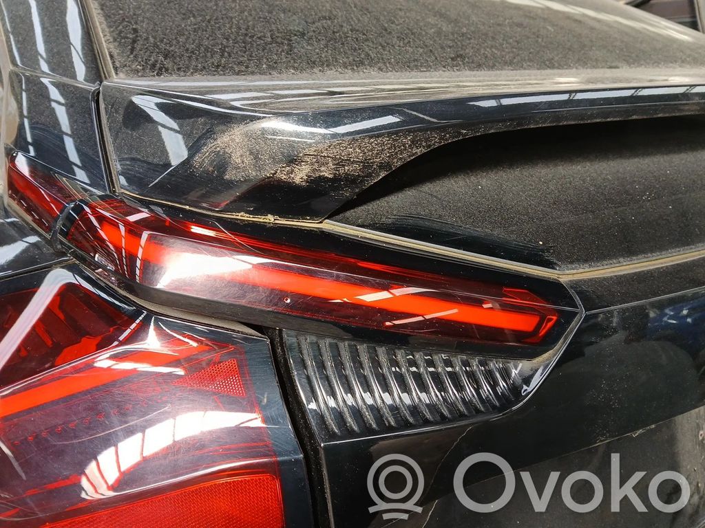 Citroen C4 III e-C4 Feux arrière sur hayon