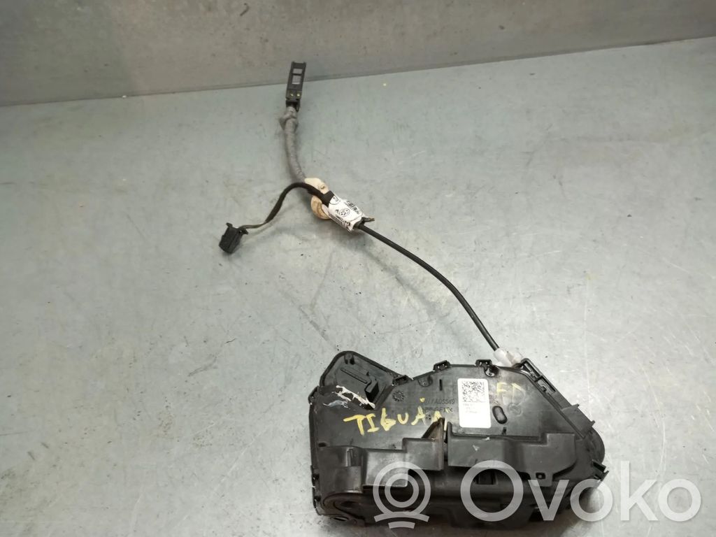 Volkswagen Tiguan Serratura portiera anteriore 