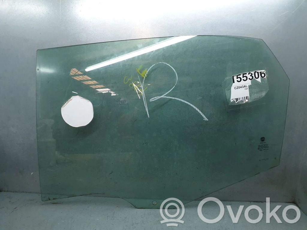 Fiat 500L Szyba drzwi tylnych 