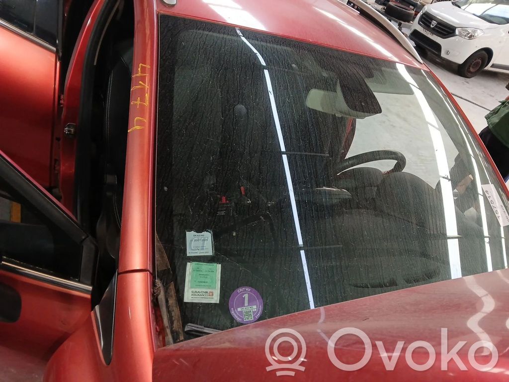 Renault Clio IV Front windscreen/windshield window 