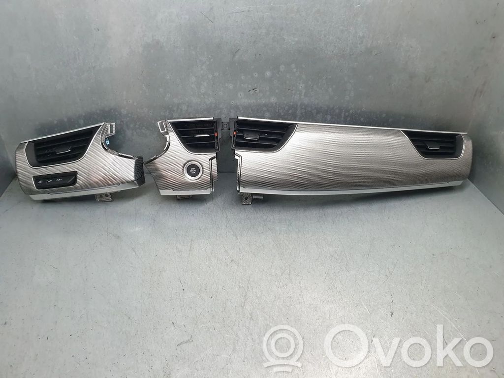Mască ceasuri bord   682115049R,682115806R,683102082R