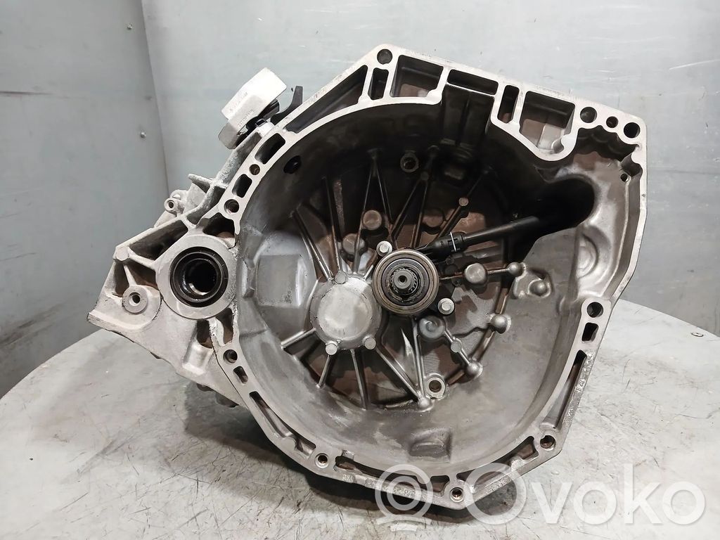 Dacia Duster 5 Gang Schaltgetriebe 