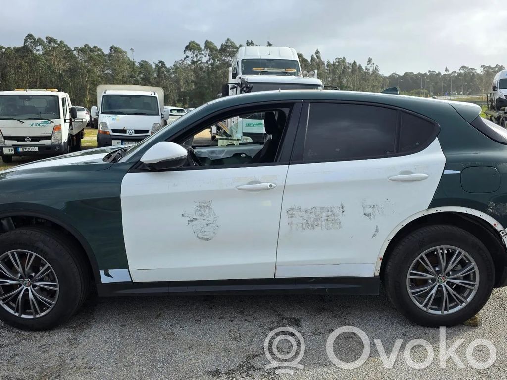 Alfa Romeo Stelvio Mechanizm podnoszenia szyby przedniej bez silnika 