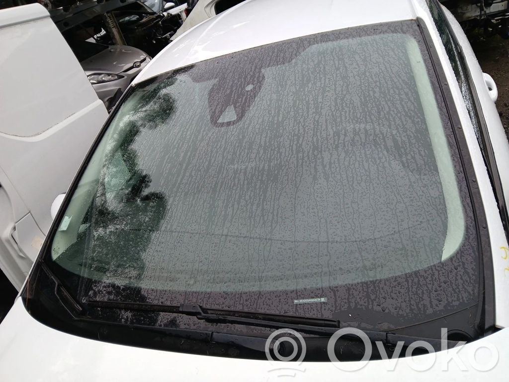 Ford Fiesta Front windscreen/windshield window 