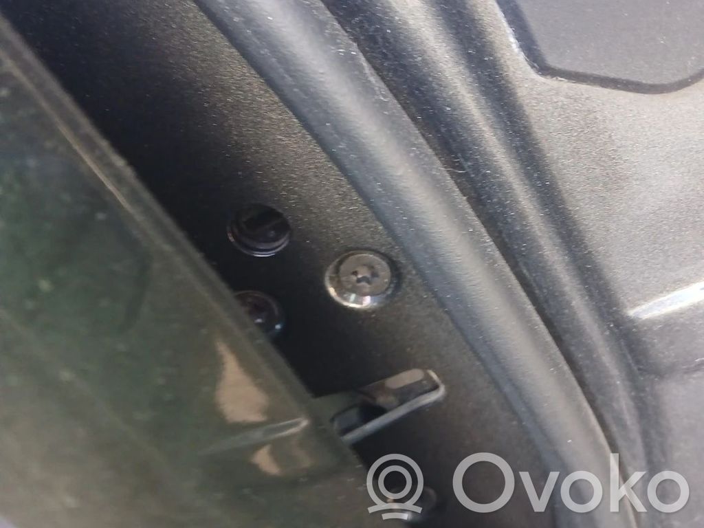 Ford Focus Priekšpusē slēdzene 