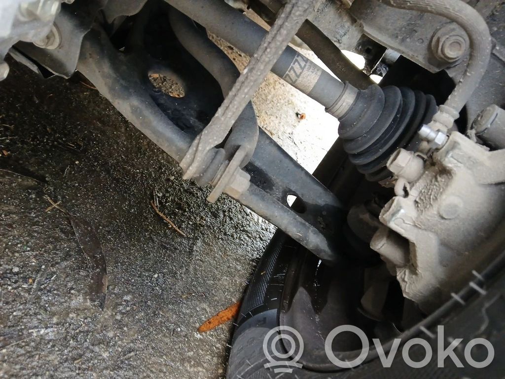 Toyota Yaris Wahacz przedni 