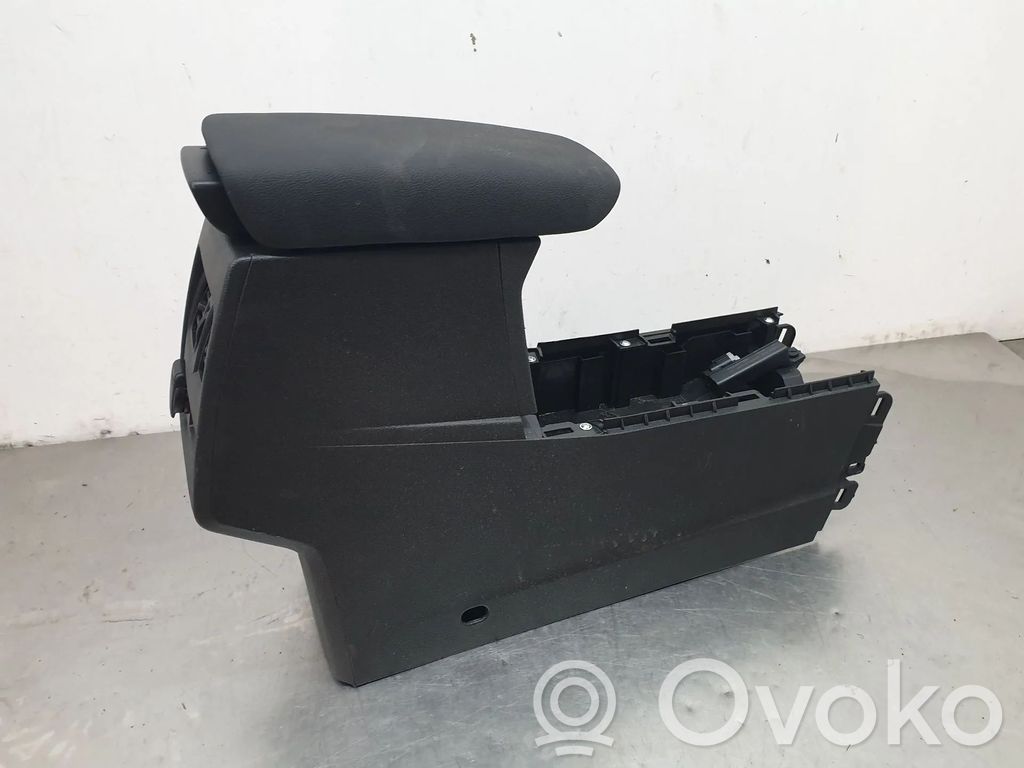 Armrest   681007108R,969104517R