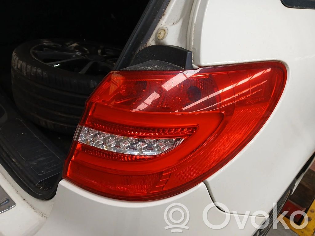 Mercedes-Benz B W246 W242 Lampă spate în caroserie 
