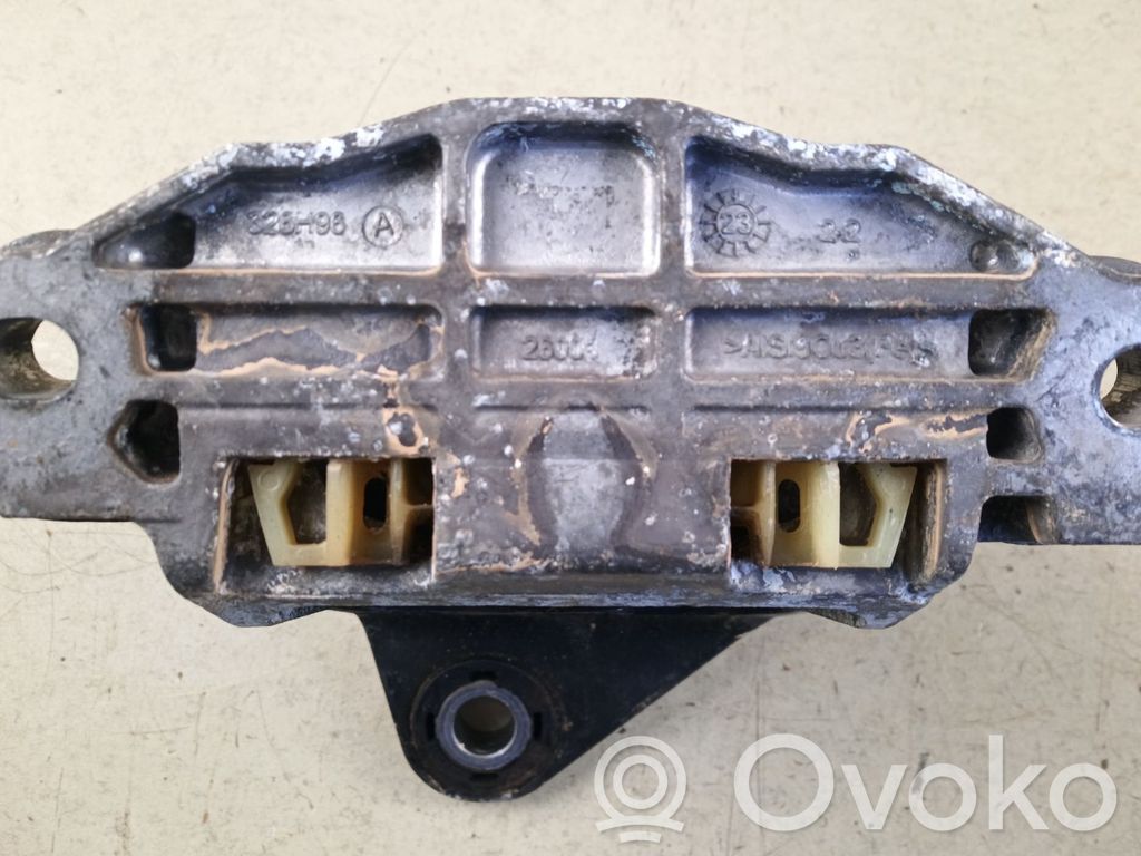 Engine mounting bracket   326H96
