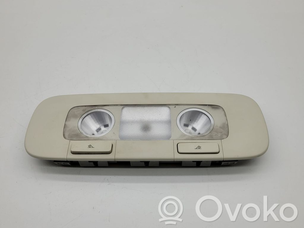 Volkswagen PASSAT B7 Lampka podsufitki tylna 