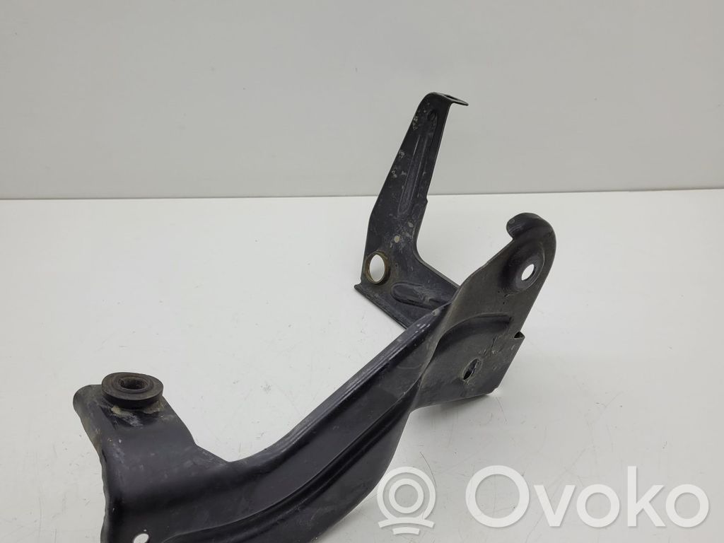 Audi A6 S6 C6 4F Intercooler pipe mounting bracket 