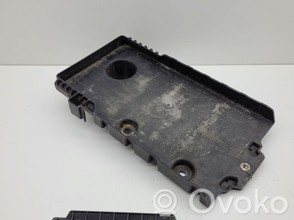 Volvo V40 Akumulatora nostiprināšanas pamatne 