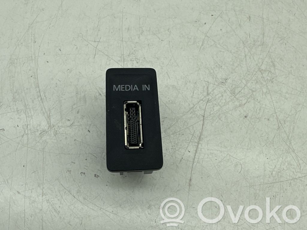 Volkswagen Golf VII Gniazdo / Złącze USB 