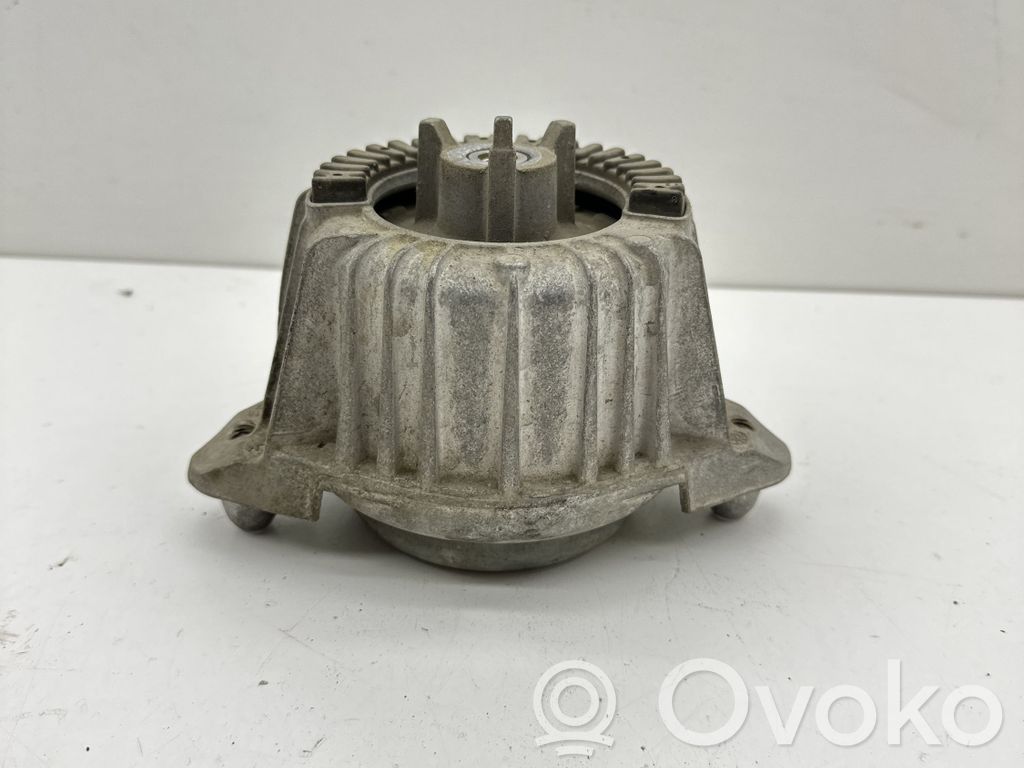 Mercedes-Benz C W204 Engine mount bracket 