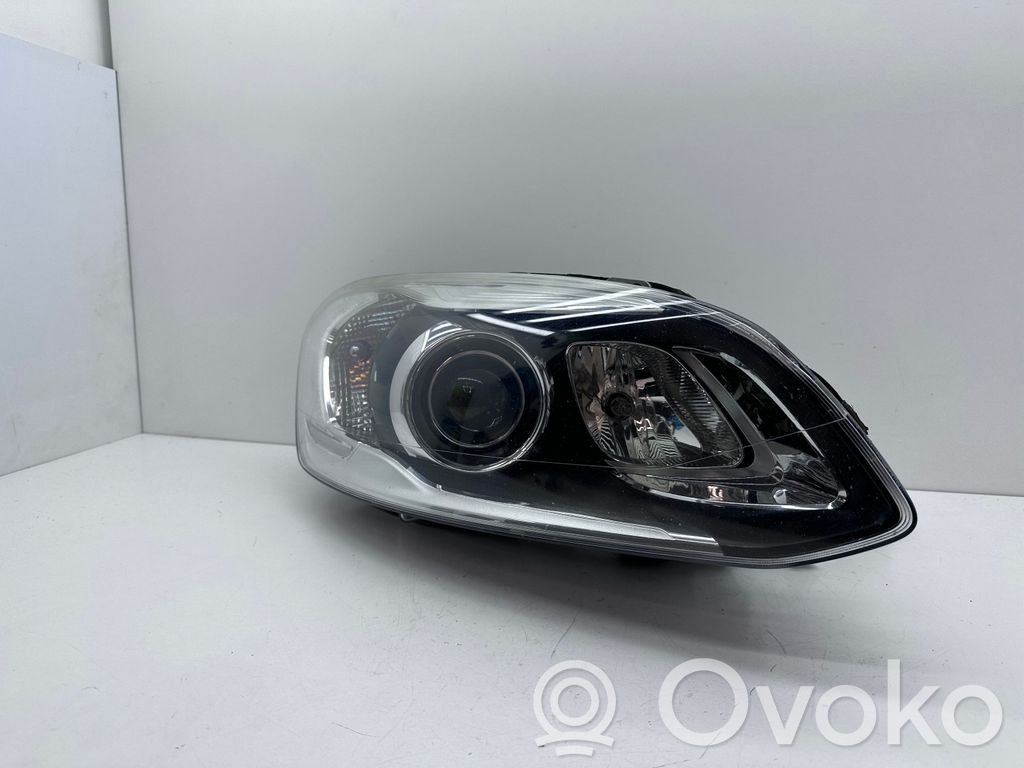 Volvo XC60 Lampa przednia 