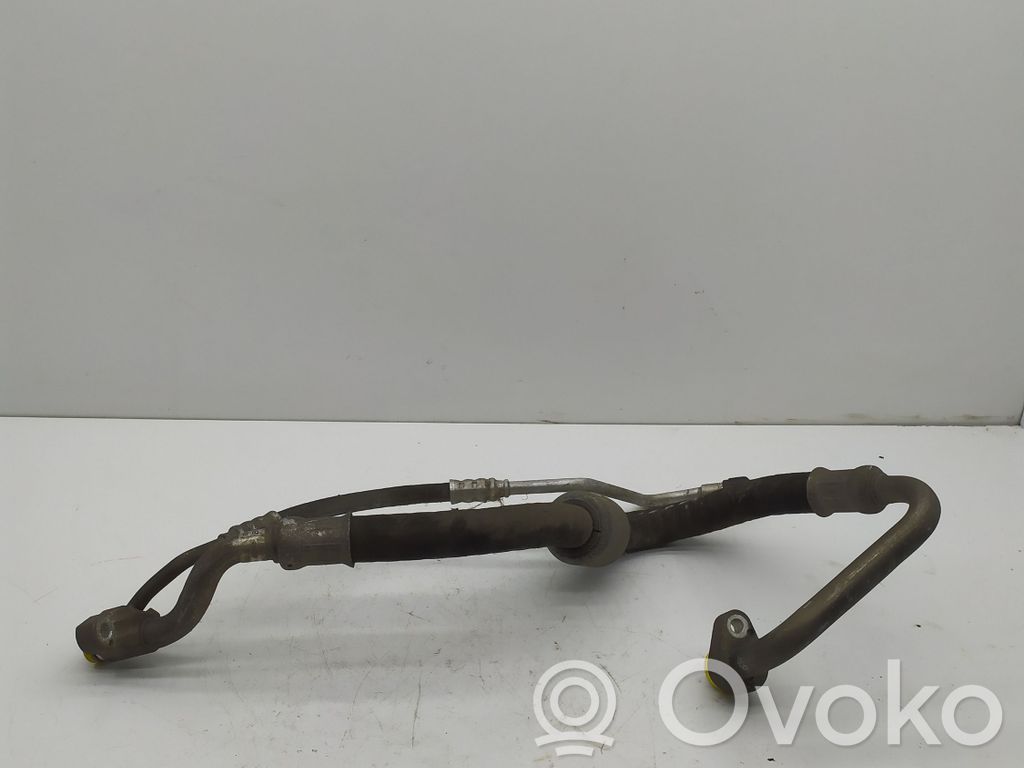 BMW 1 E81 E87 Ilmastointilaitteen putki (A/C) 