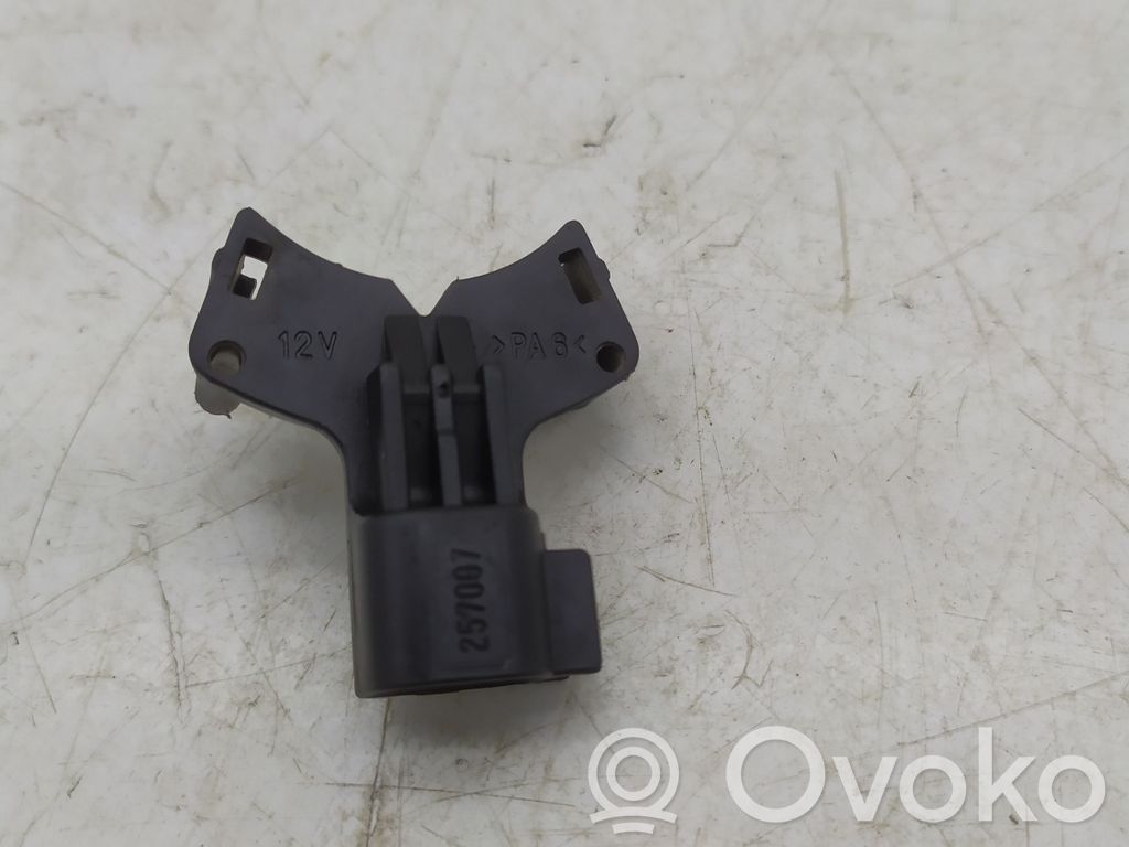 Volvo V40 Cross country Cita veida sensors 