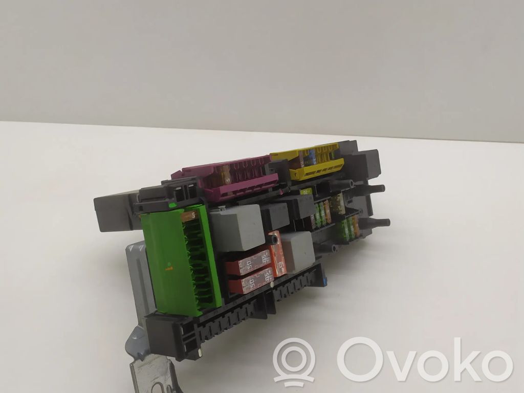 Mercedes-Benz C W204 Fuse module 