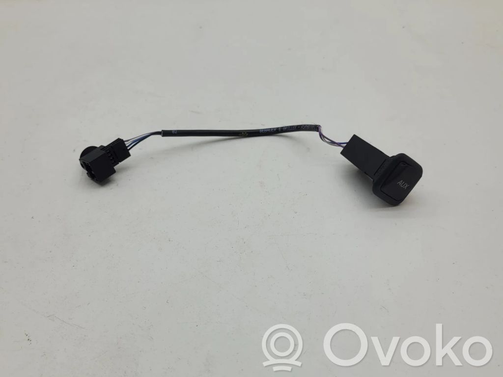 Audi A6 S6 C7 4G AUX-pistokeliitin 