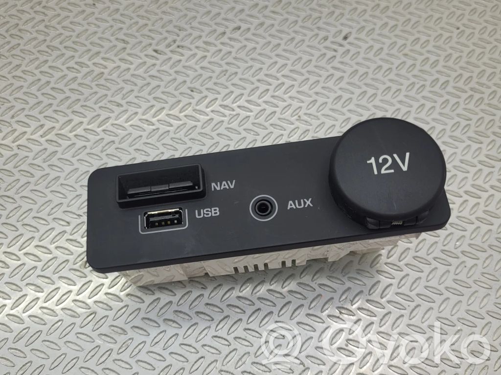 Jaguar XE USB socket connector 