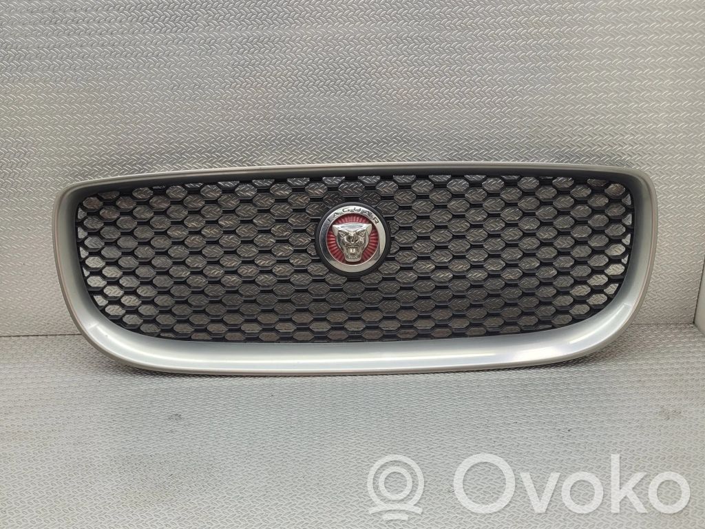 Jaguar XE Etupuskurin ylempi jäähdytinsäleikkö 