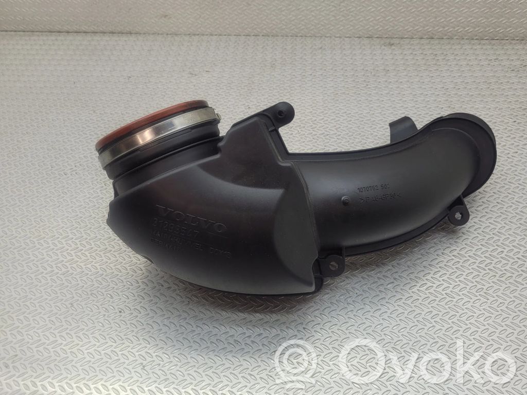 Volvo V40 Oro paėmimo kanalo detalė (-ės) 