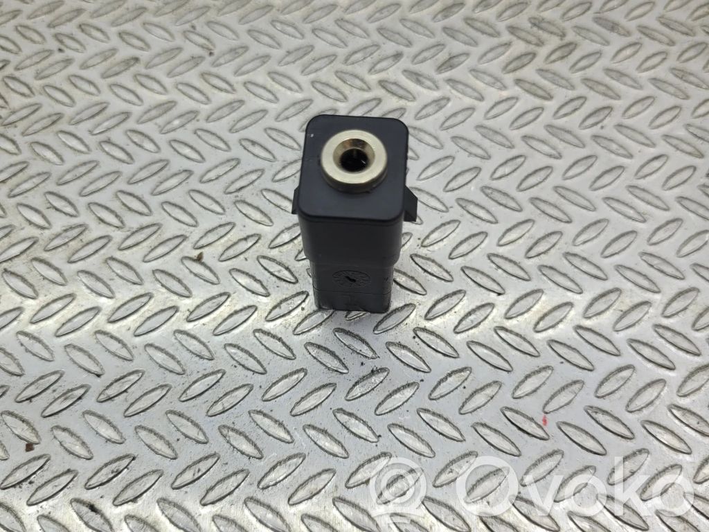 Volvo XC60 Enchufe conector entrada auxiliar 