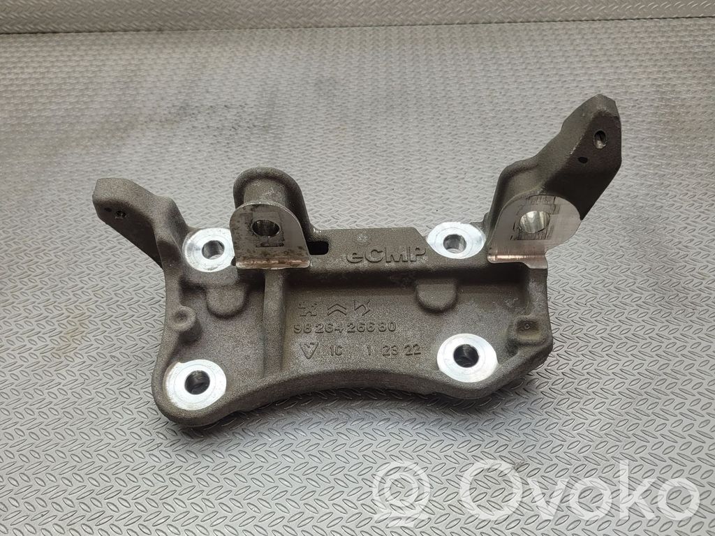 Opel Mokka B Engine mounting bracket 