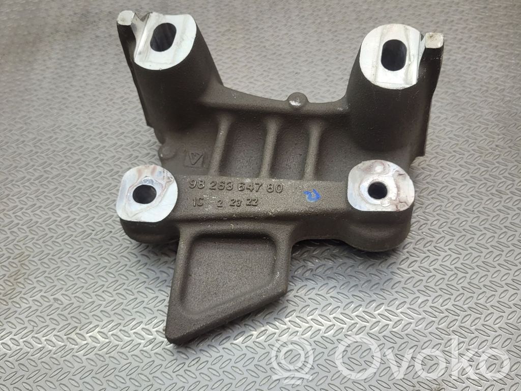 Opel Mokka B Engine mounting bracket 