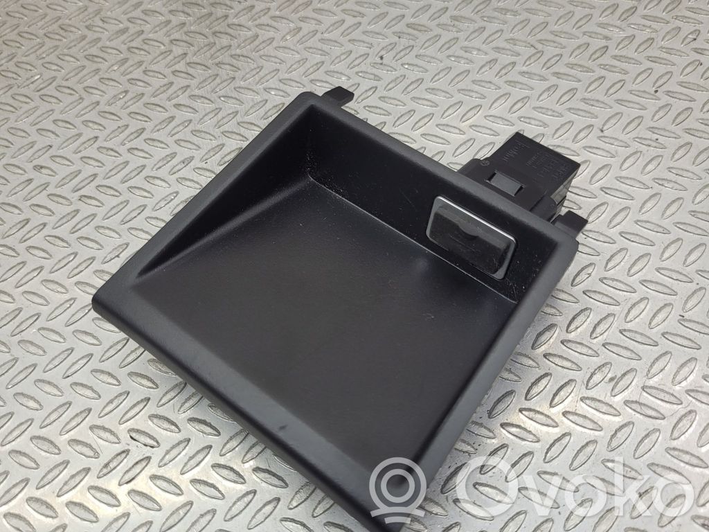 Volvo V40 Cross country USB socket connector 