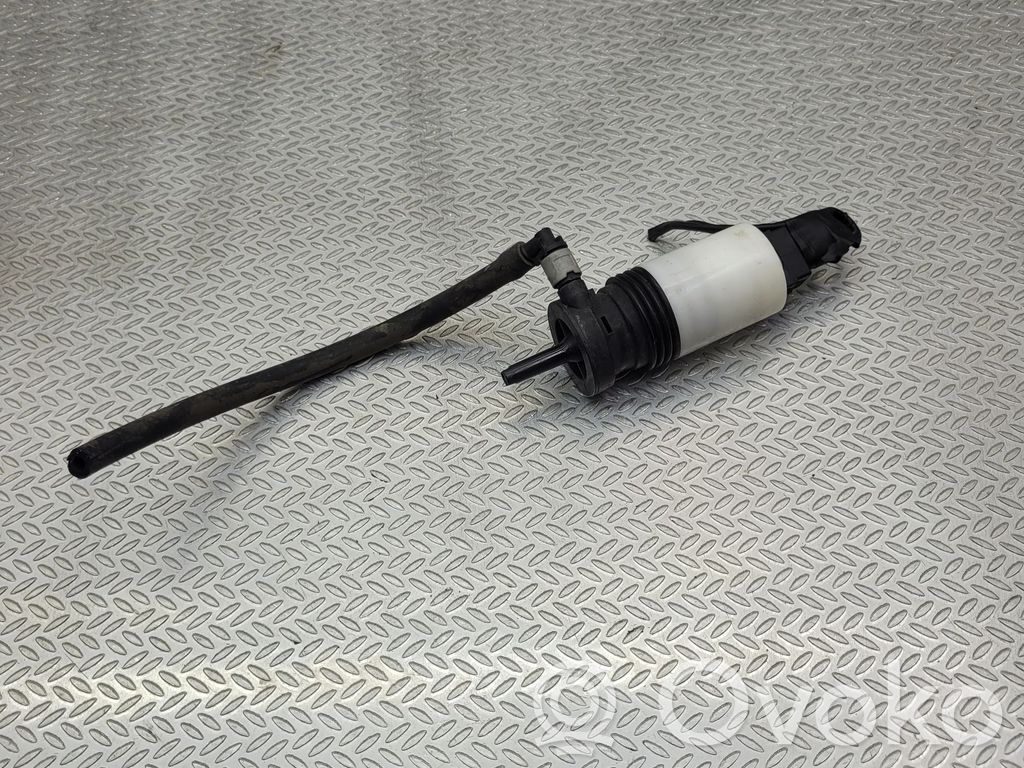 Volvo XC60 Windscreen/windshield washer pump 