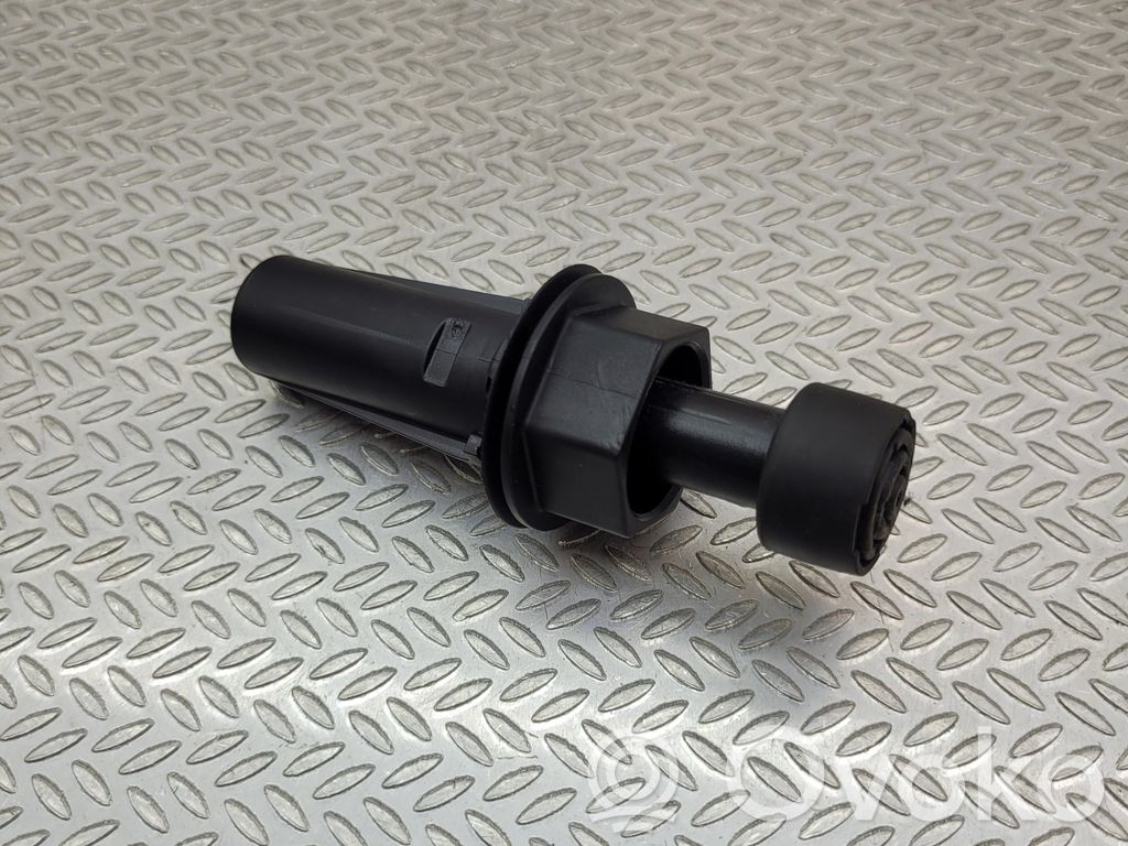 Opel Mokka B Tailgate/trunk/boot lid buffer 