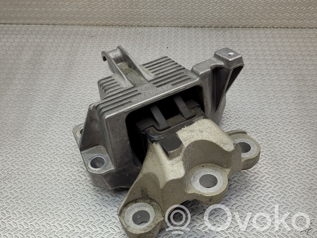 Volvo XC40 Engine mount bracket 