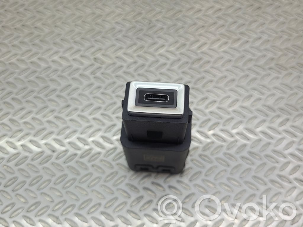 Peugeot 308 USB socket connector 