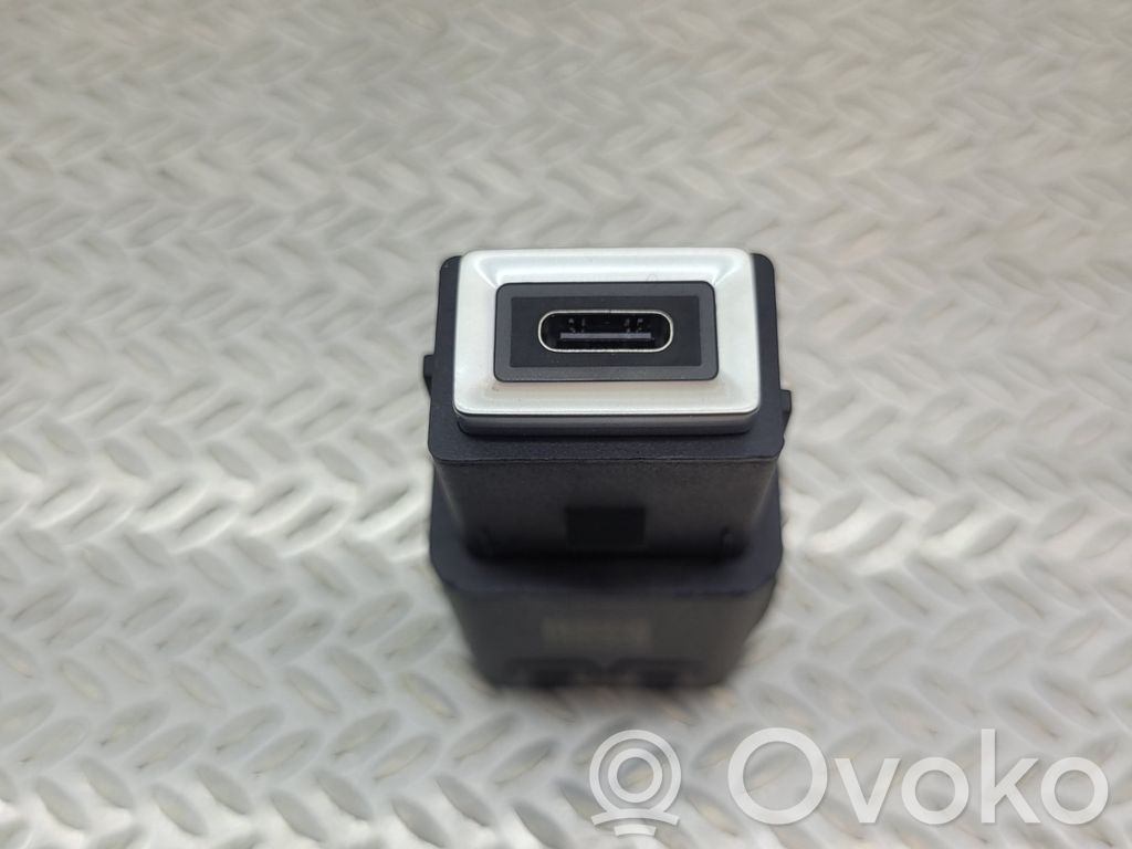 Peugeot 308 USB socket connector 