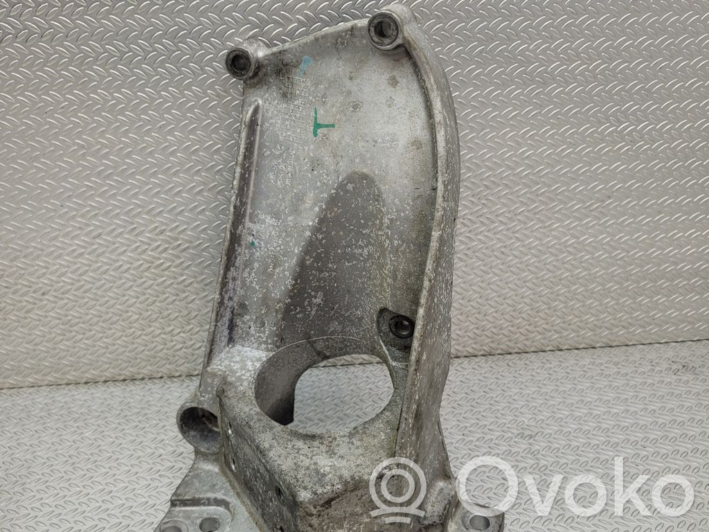 Volvo S90, V90 Engine mounting bracket 