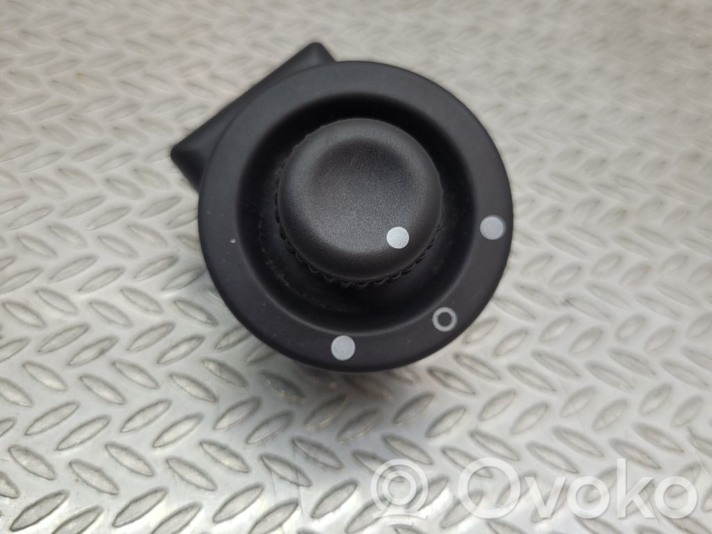 Dacia Duster Wing mirror switch 