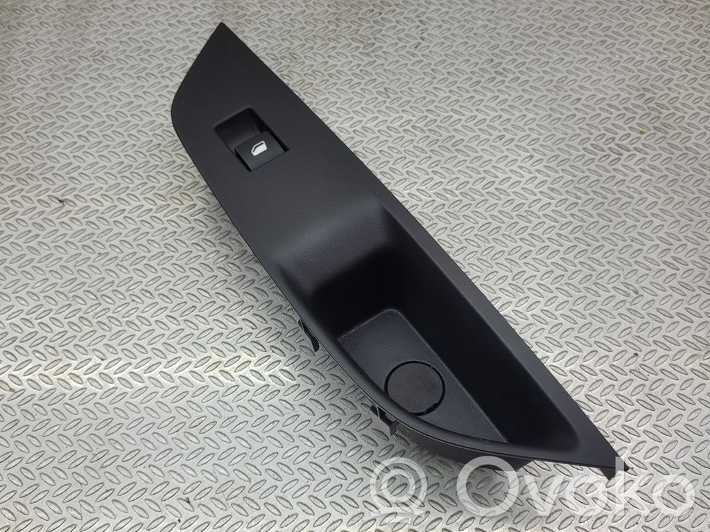 Opel Astra L Electric window control switch 