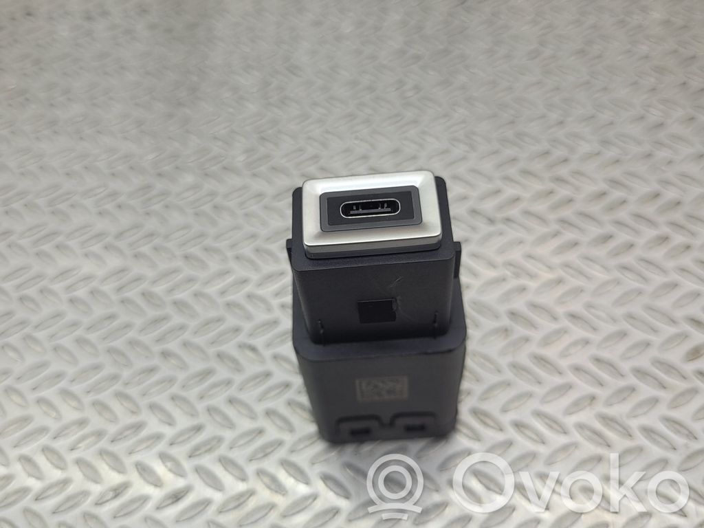 Peugeot 308 USB socket connector 