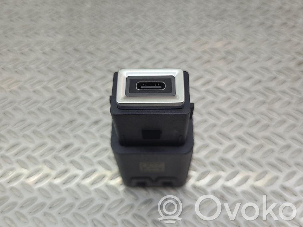 Peugeot 308 USB socket connector 