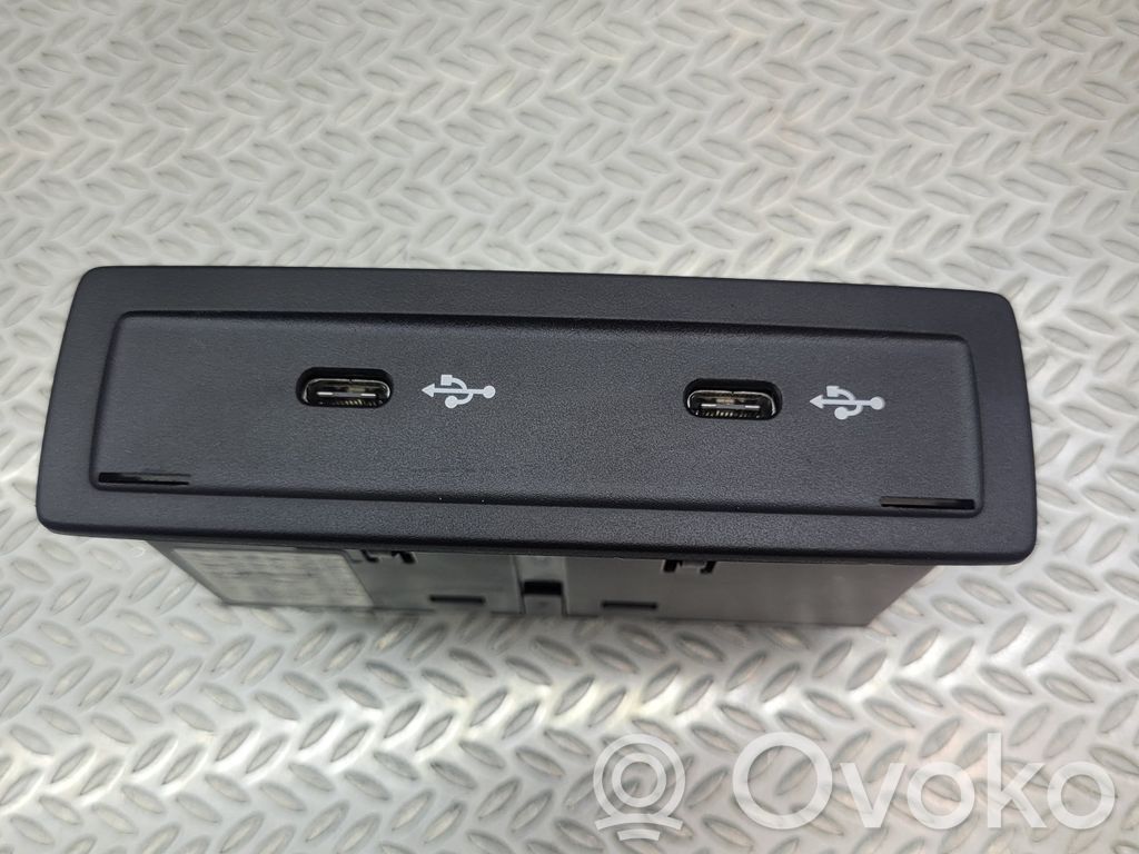 Mercedes-Benz CLA C118 X118 Gniazdo / Złącze USB 