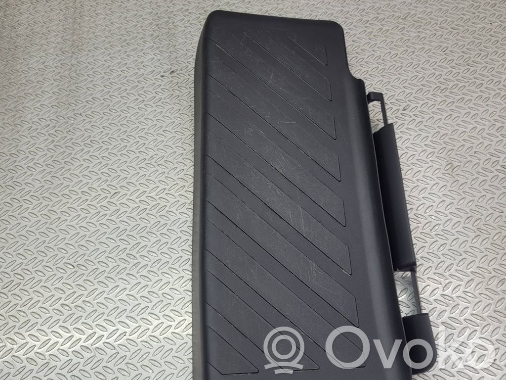 Volkswagen Golf VIII Podnóżek 
