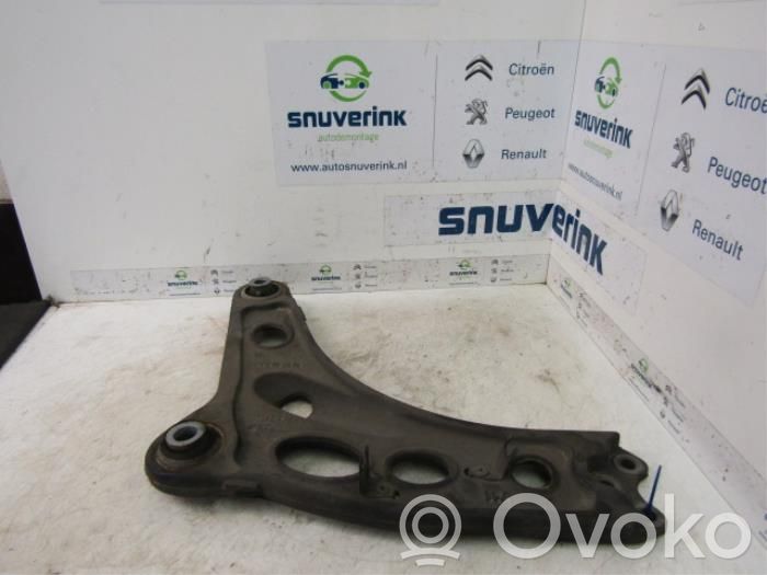 Renault Trafic III (X82) Wahacz przedni 