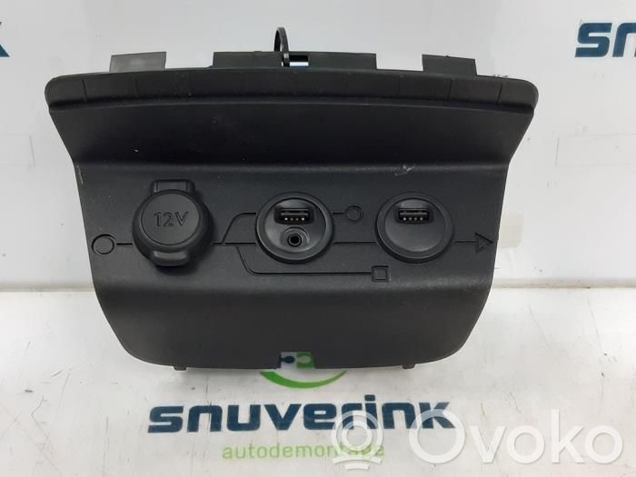 Peugeot 208 I Enchufe conector USB 