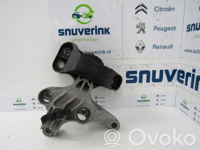Renault Clio IV Engine mount bracket 