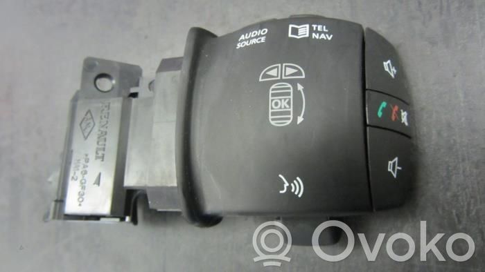 Renault Laguna III Boutons / interrupteurs volant 
