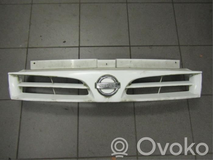 Nissan Primastar Etupuskurin ylempi jäähdytinsäleikkö 